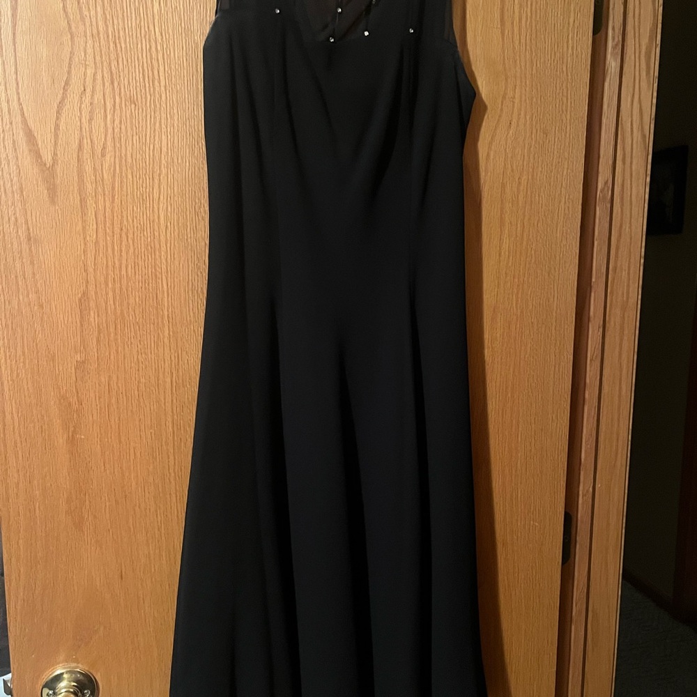 Jones Wear Black Midi Dress